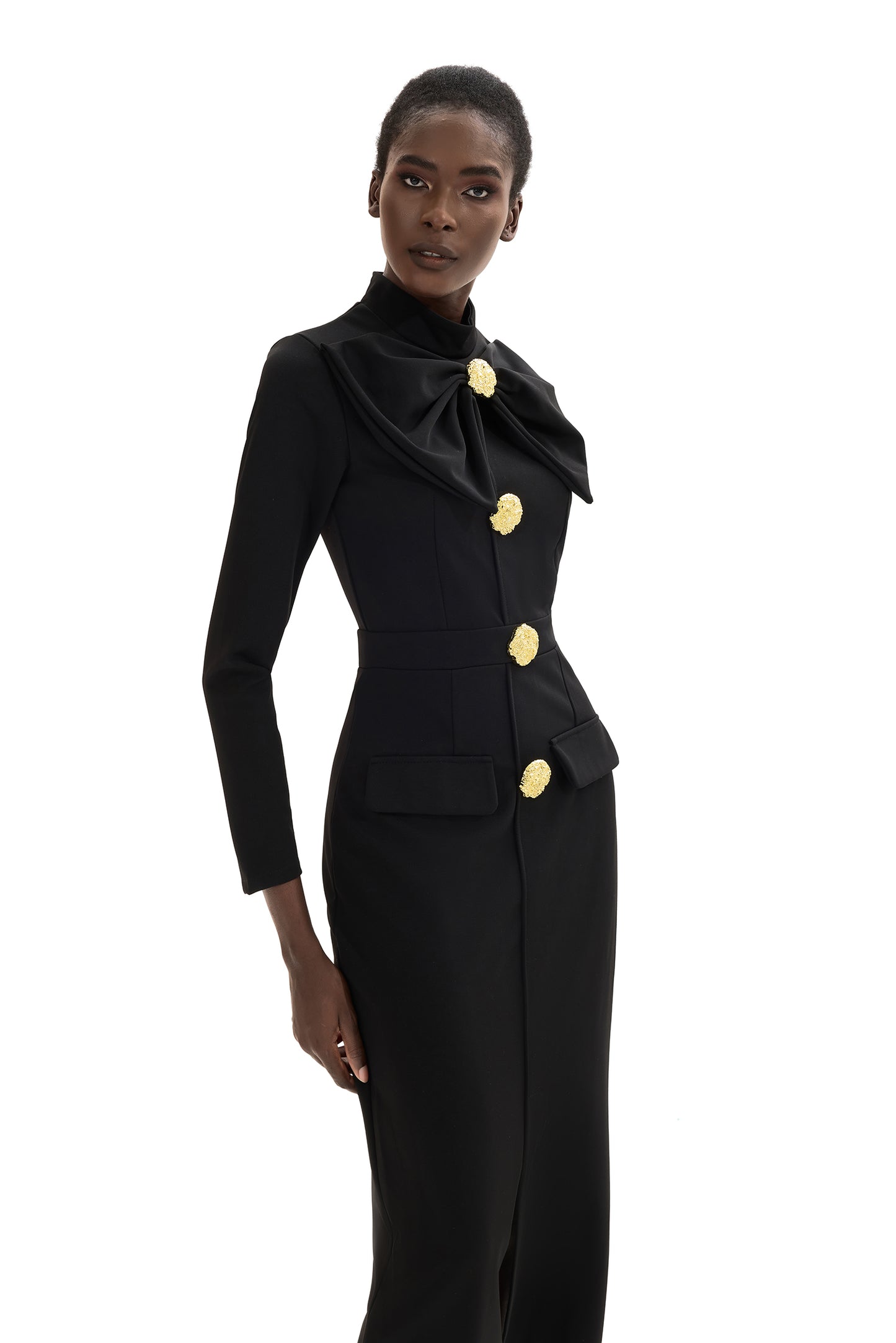 Vestido midi de manga larga con botones metálicos y lazo 