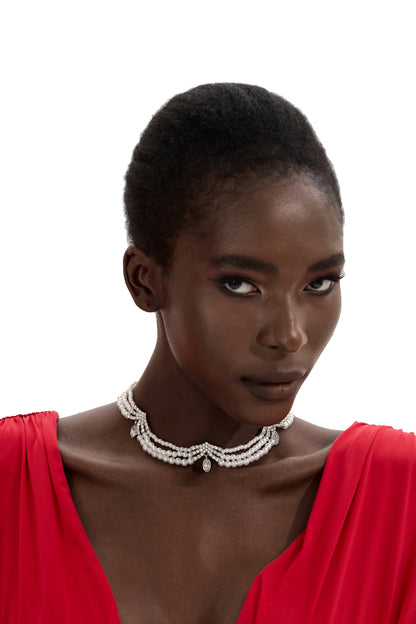 Collar en capas de perlas falsas y diamantes falsos 