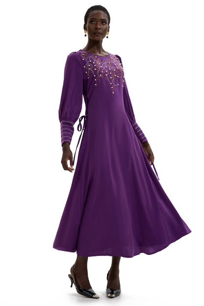 Vestido midi con mangas farol y diamantes de imitación 