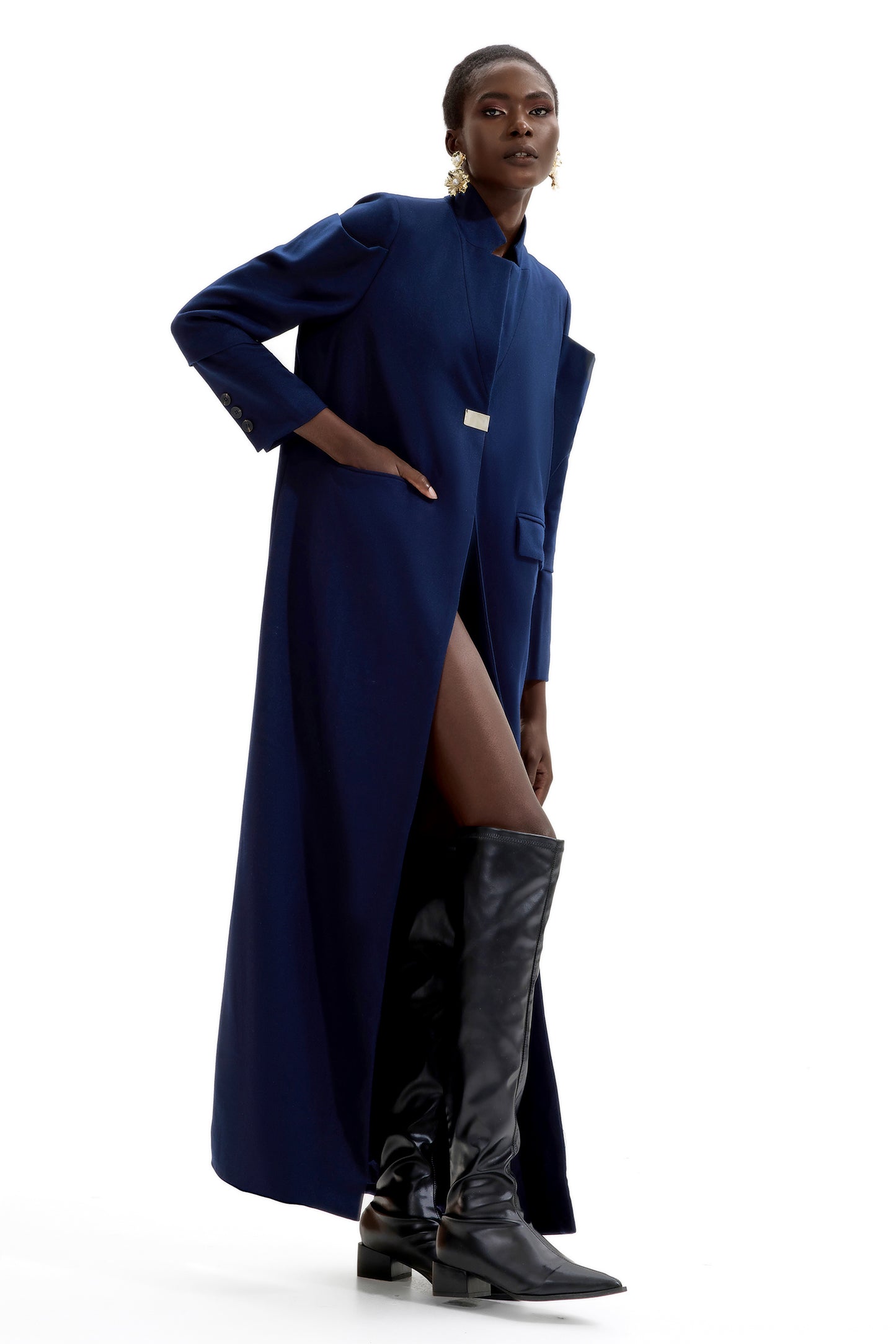 Abrigo midi con cuello alto y empalme 