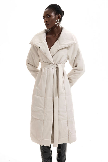 Abrigo acolchado liso de manga larga y cuello alto 