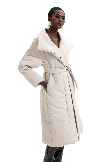 Abrigo acolchado liso de manga larga y cuello alto 