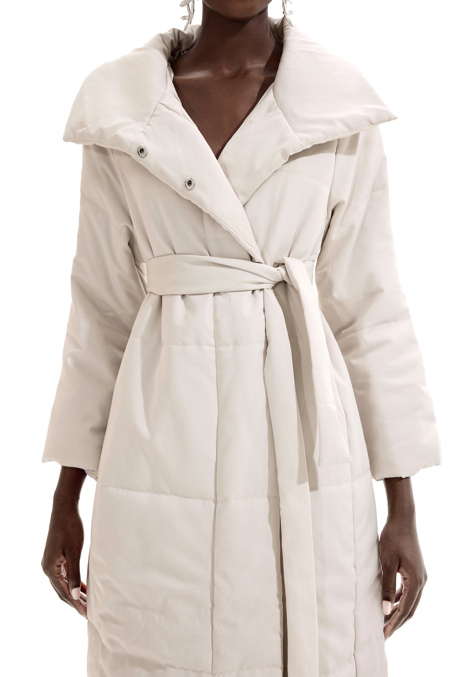 Abrigo acolchado liso de manga larga y cuello alto 