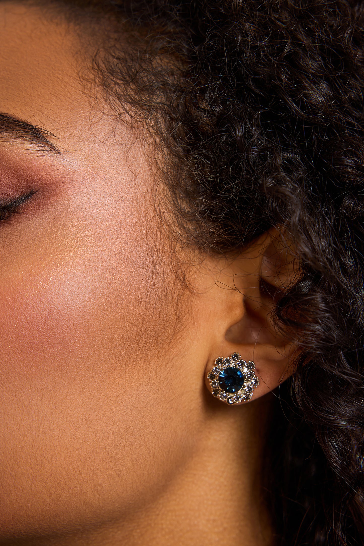 Conjunto de gargantilla y pendientes de botón con diamantes de imitación y piedras preciosas 