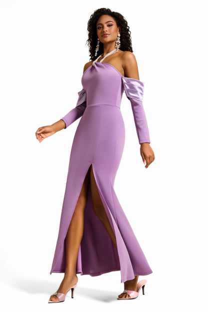 Vestido midi con cuello halter y hombros descubiertos con perlas sintéticas 