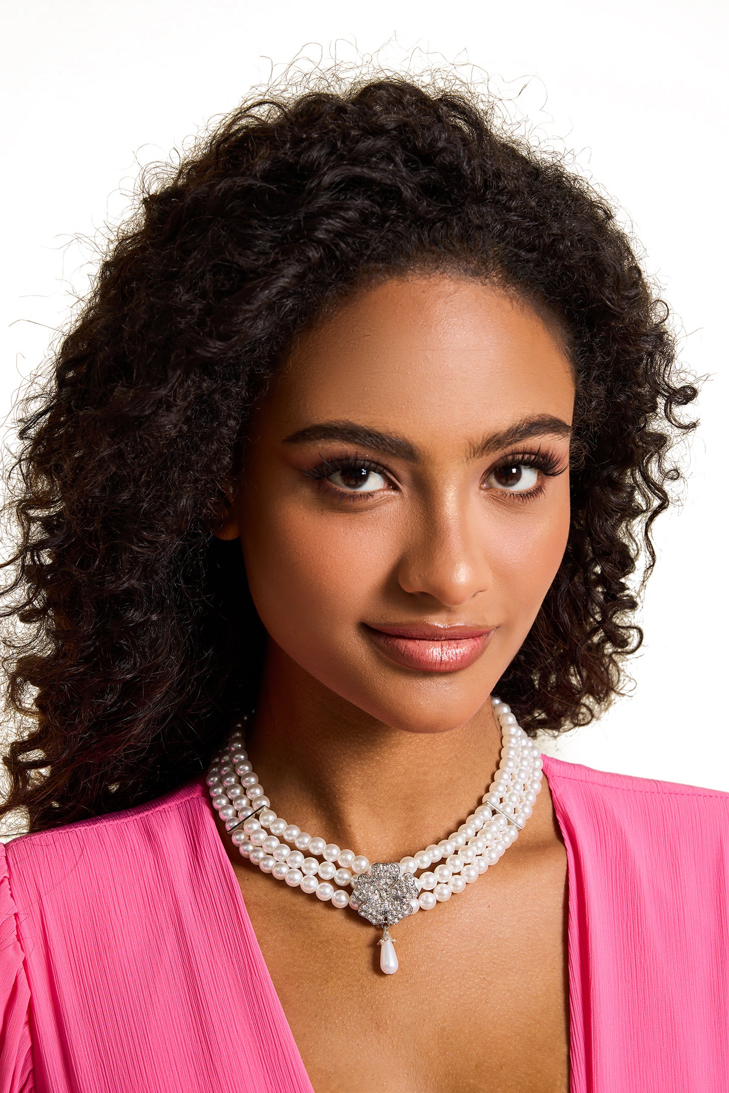 Gargantilla con forma de flor de diamante sintético y perla sintética 