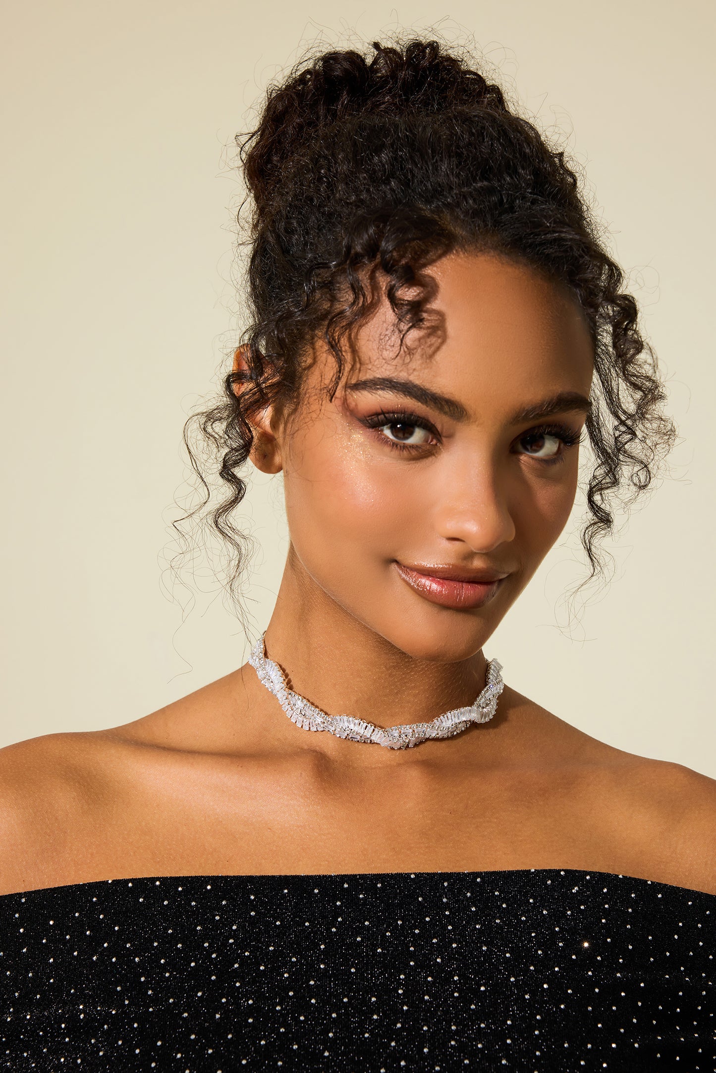 Collar envolvente con diamantes de imitación 