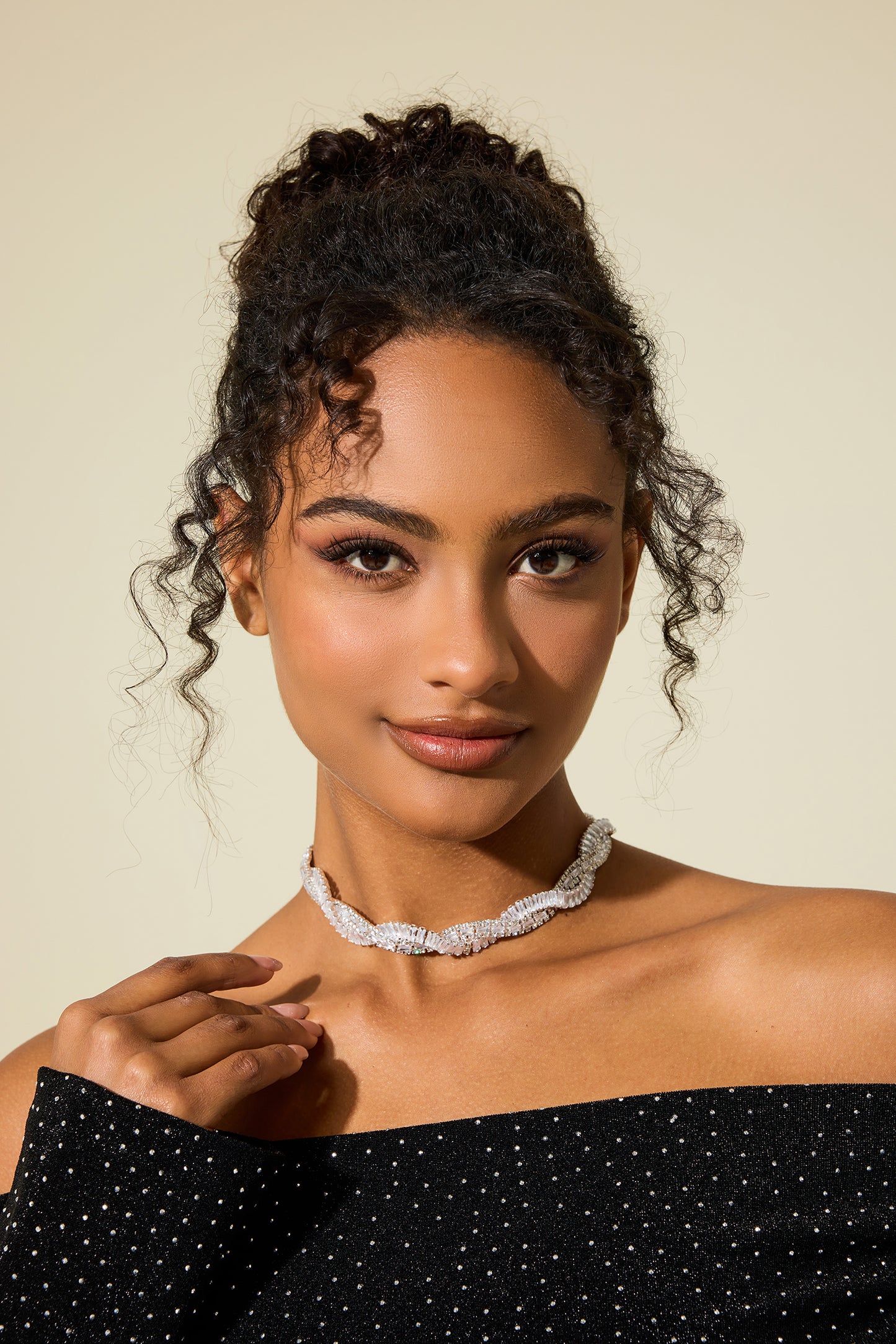 Collar envolvente con diamantes de imitación 