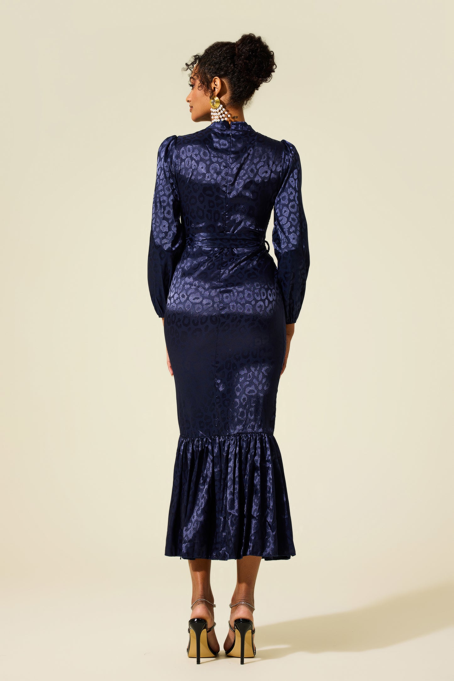 Vestido midi con estampado de leopardo bordado 