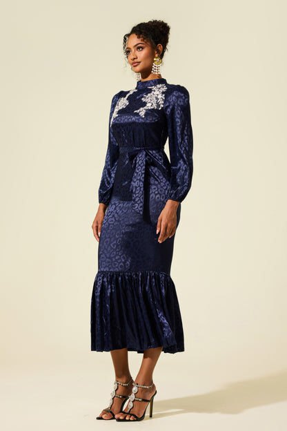 Vestido midi con estampado de leopardo bordado 