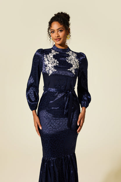 Vestido midi con estampado de leopardo bordado 