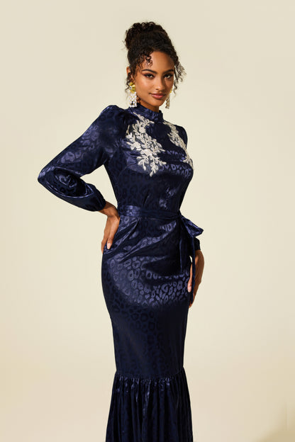 Vestido midi con estampado de leopardo bordado 