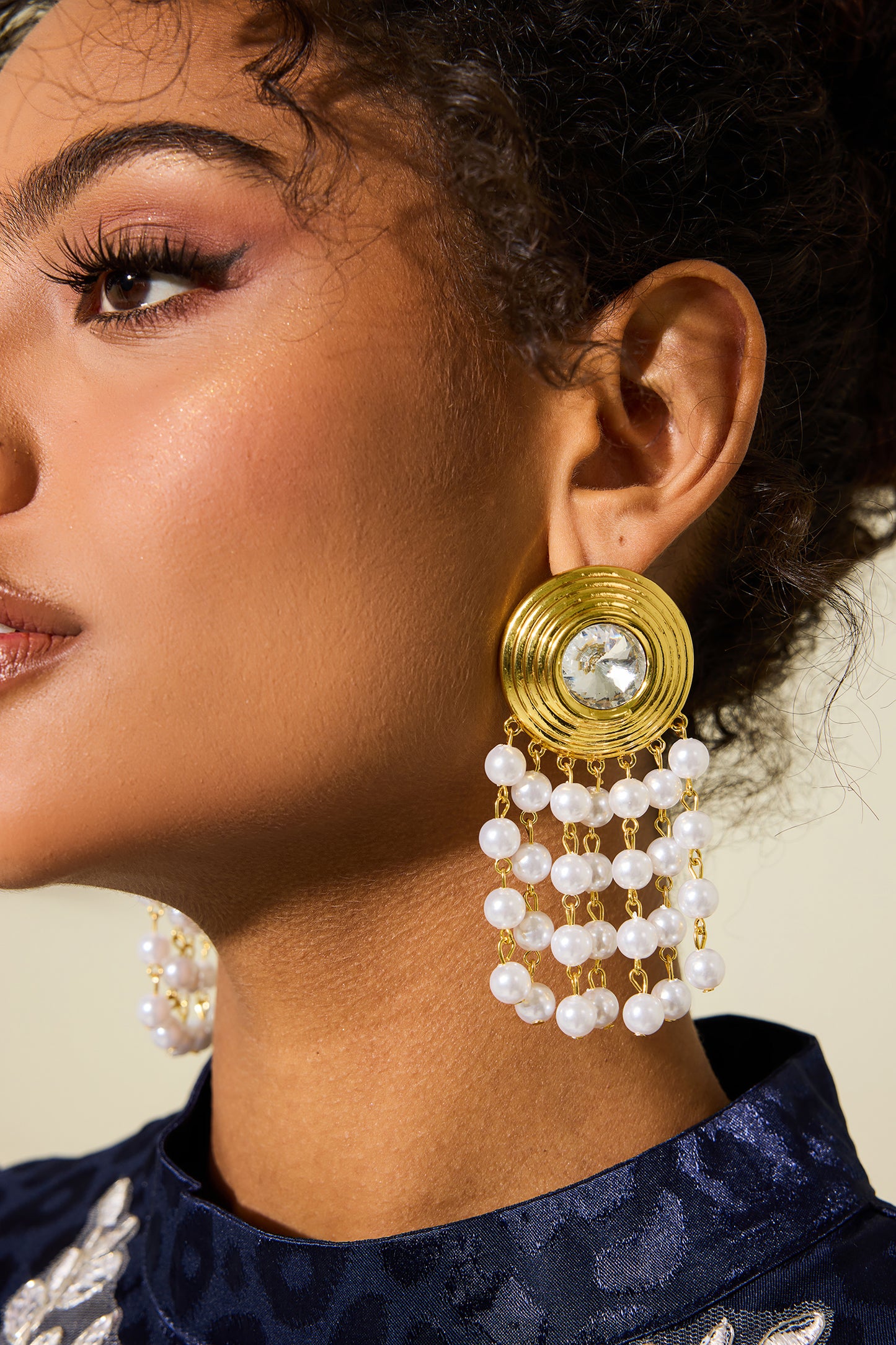 Pendientes colgantes con borlas de diamantes falsos y perlas falsas 