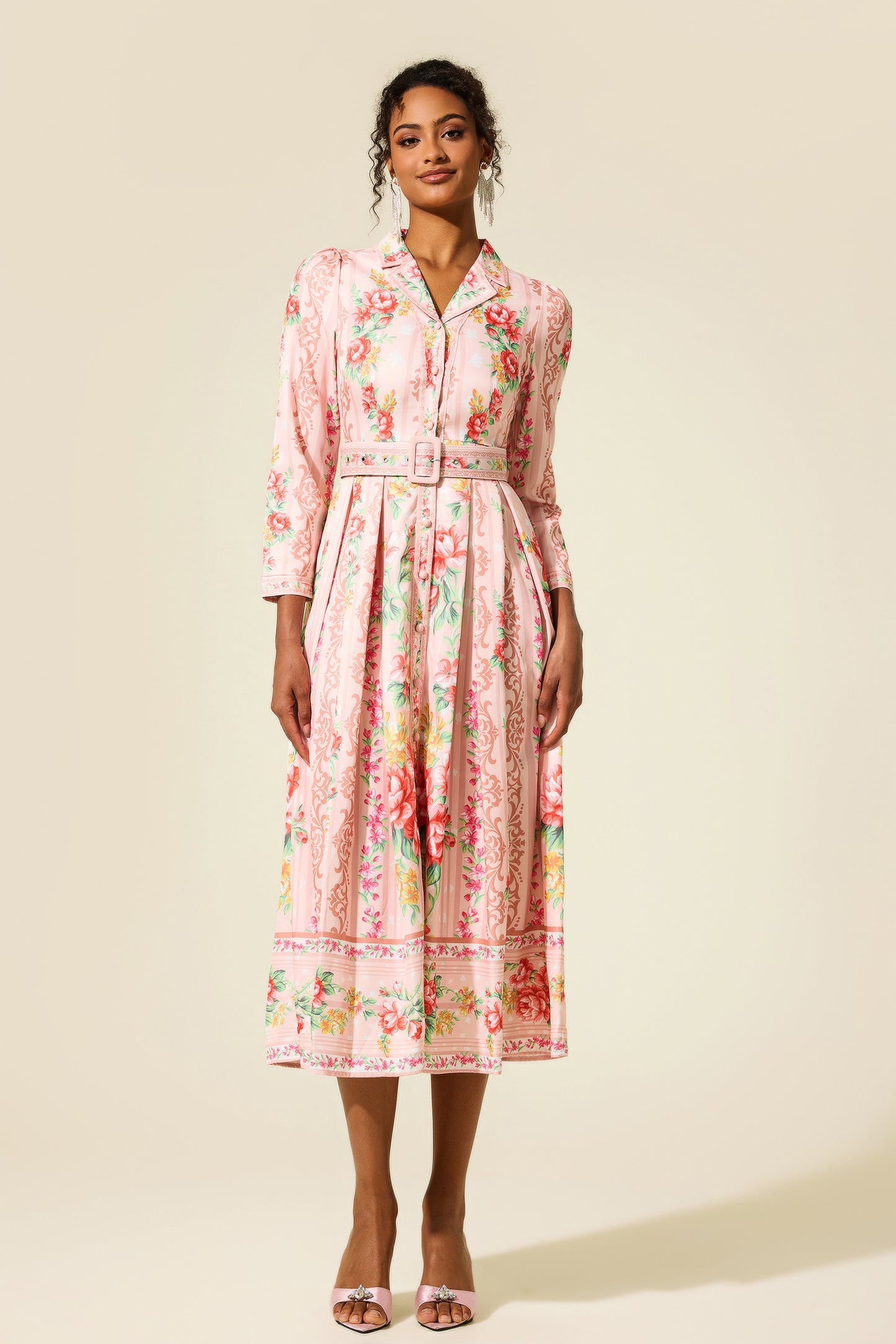 Vestido midi floral de manga larga con cinturón 