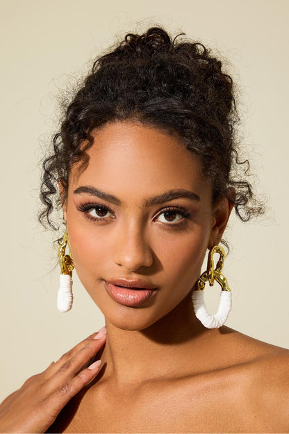 Pendientes colgantes de metal ovalado con contraste de color 