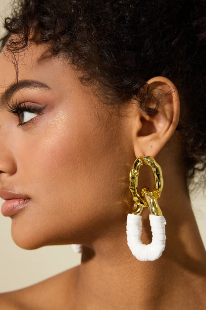 Pendientes colgantes de metal ovalado con contraste de color 