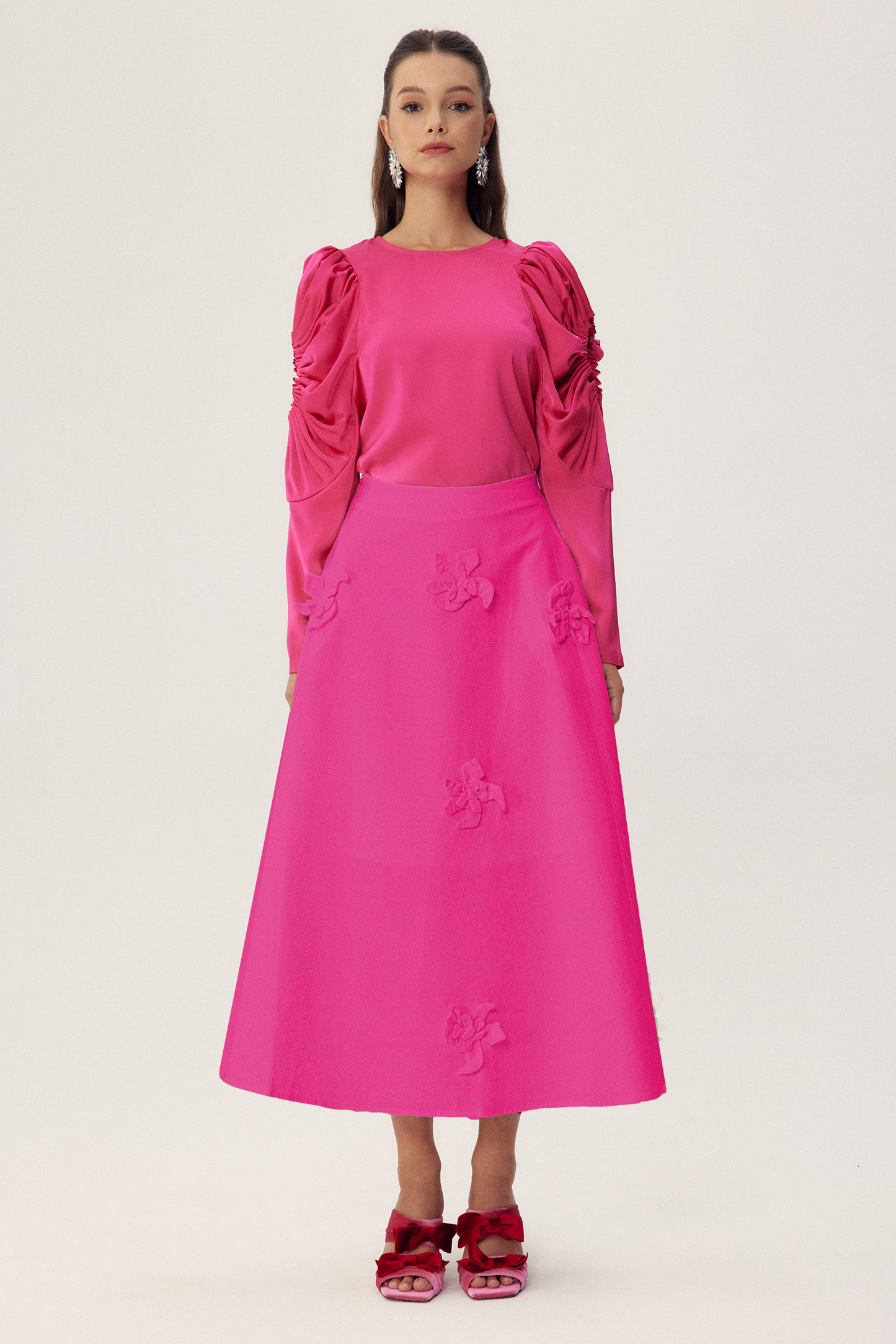 Blusa de satén con mangas esculpidas Una 