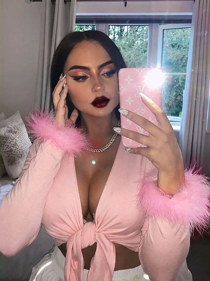 2025 Tops cortos sexys de manga larga con cuello en V y piel, estilo vendaje envolvente, ropa de calle para mujer, trajes de fiesta para club, camisetas para otoño e invierno