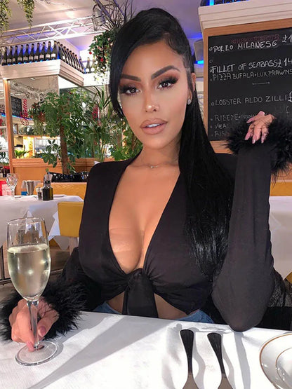 2025 Tops cortos sexys de manga larga con cuello en V y piel, estilo vendaje envolvente, ropa de calle para mujer, trajes de fiesta para club, camisetas para otoño e invierno