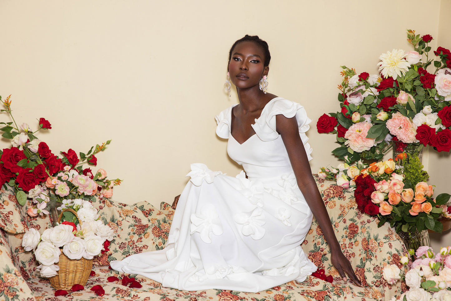 Vestido largo sin mangas con volantes y flores 3D 