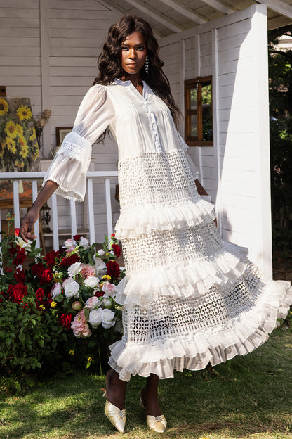 Vestido midi de encaje con volantes y mangas acampanadas 
