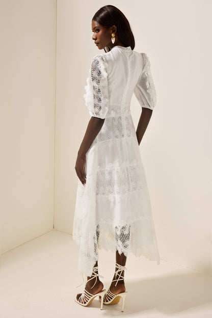 Vestido midi de encaje con cuello redondo y mangas abullonadas 