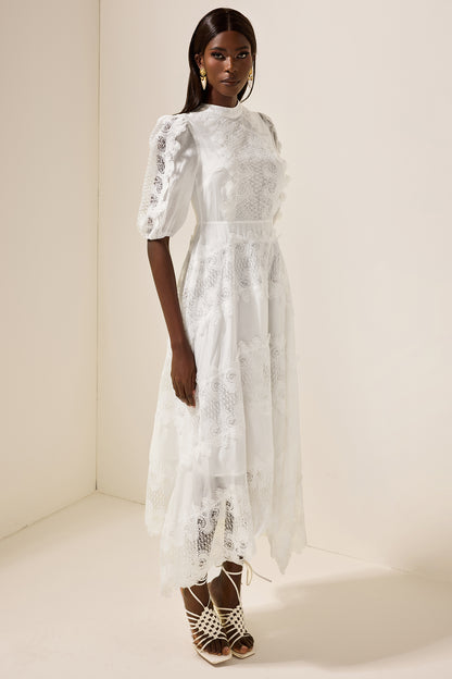 Vestido midi de encaje con cuello redondo y mangas abullonadas 