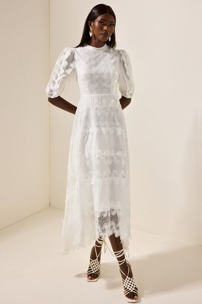 Vestido midi de encaje con cuello redondo y mangas abullonadas 