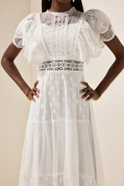 Vestido midi con volantes de encaje de malla 