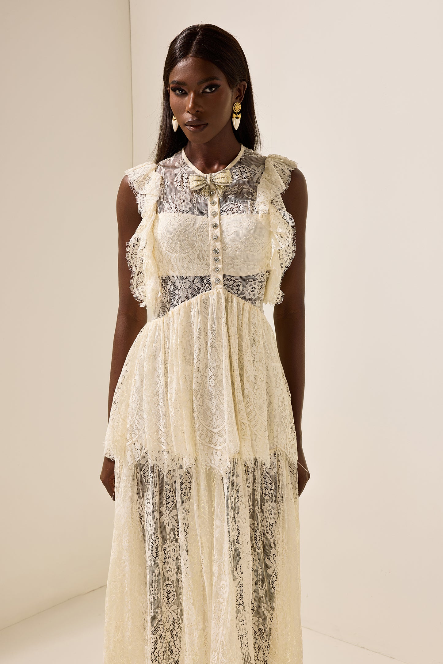 Vestido midi de cuello redondo con volantes y lazo de encaje 