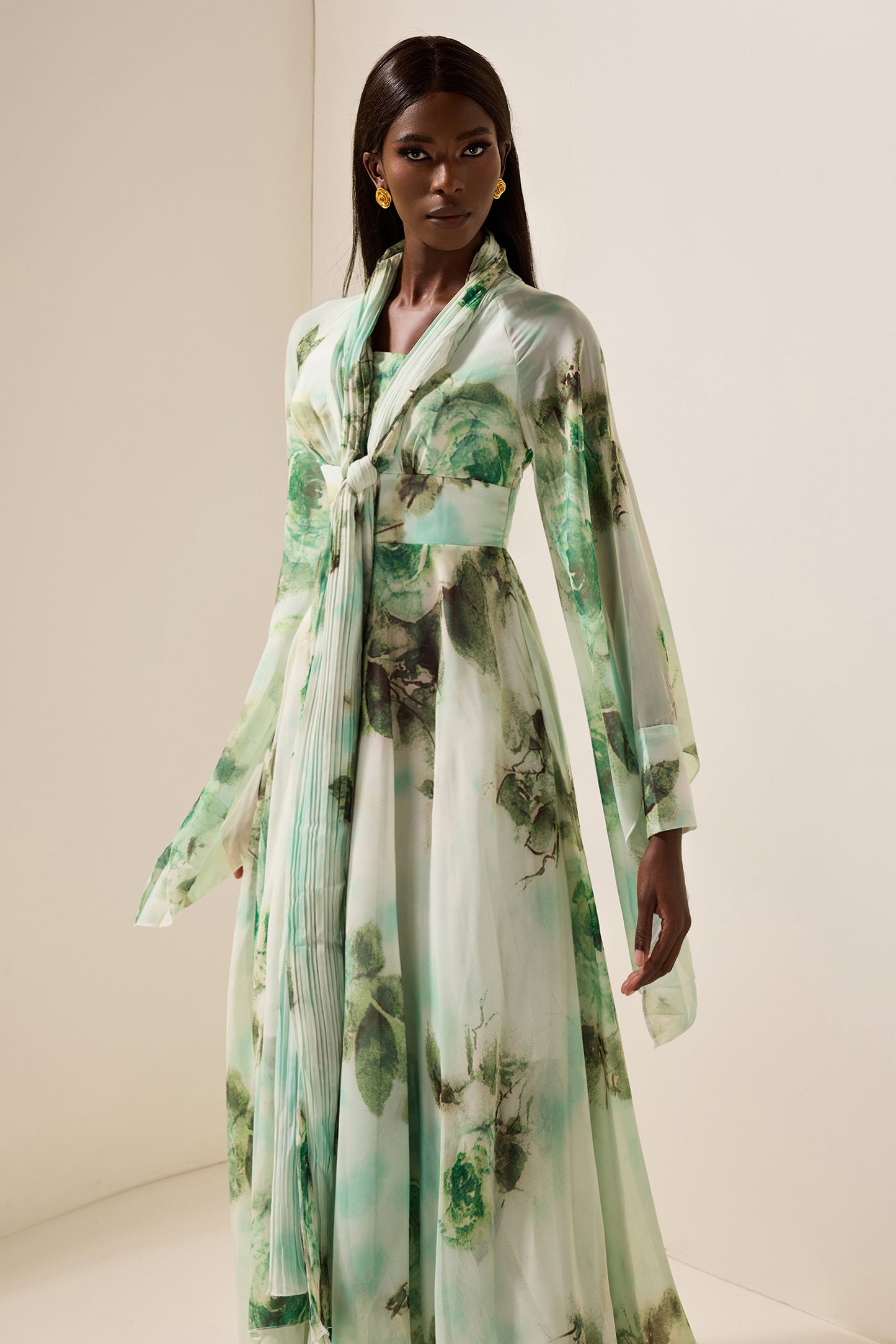 Vestido largo de manga larga con encaje floral 