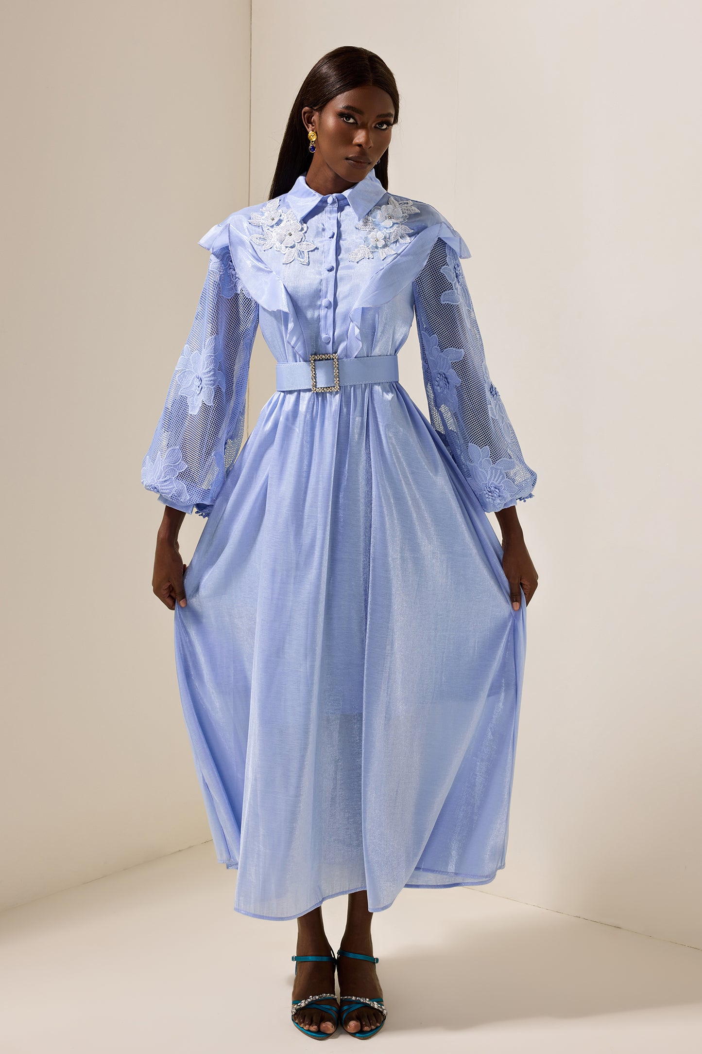 Vestido midi de encaje liso con volantes y cinturón 