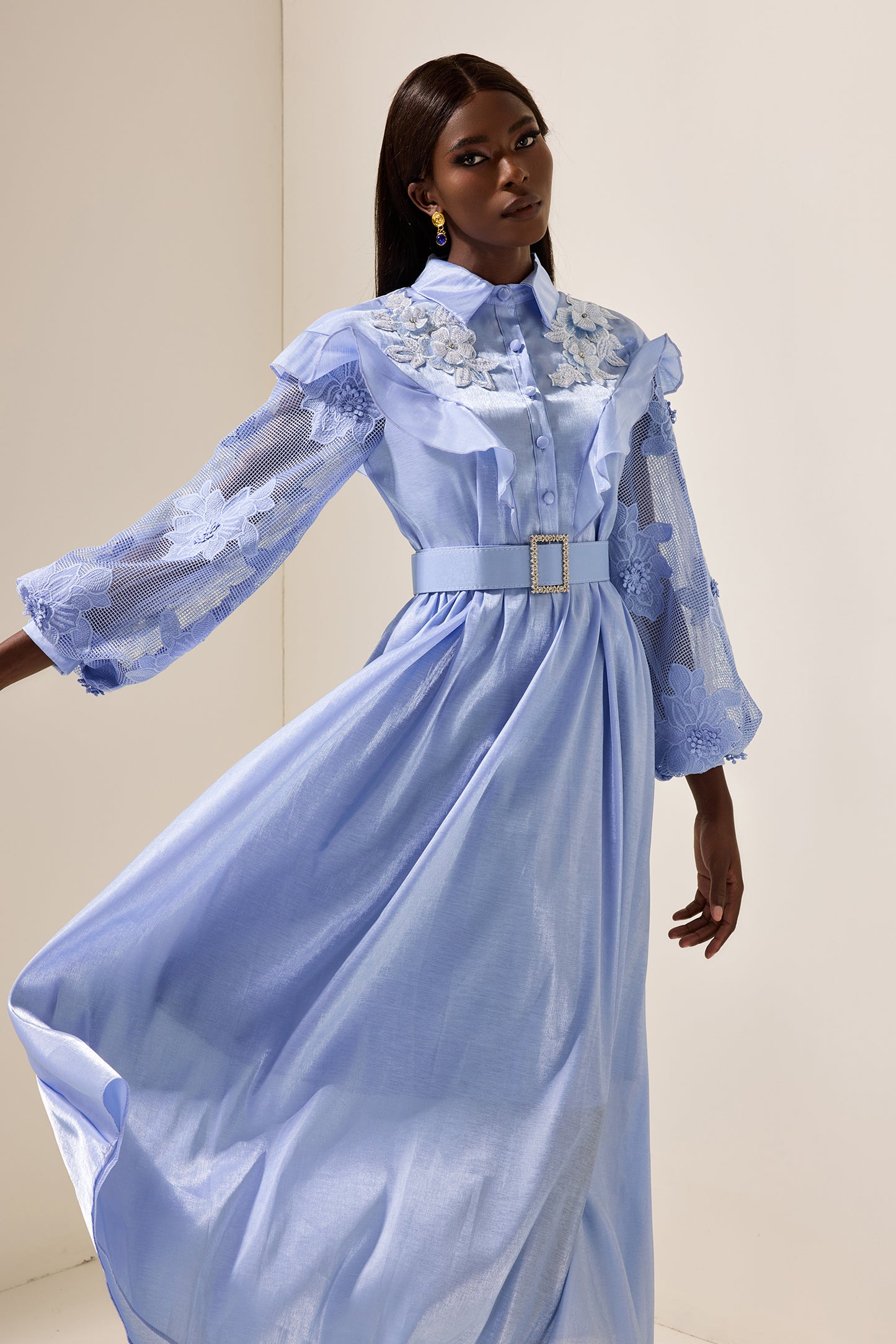 Vestido midi de encaje liso con volantes y cinturón 