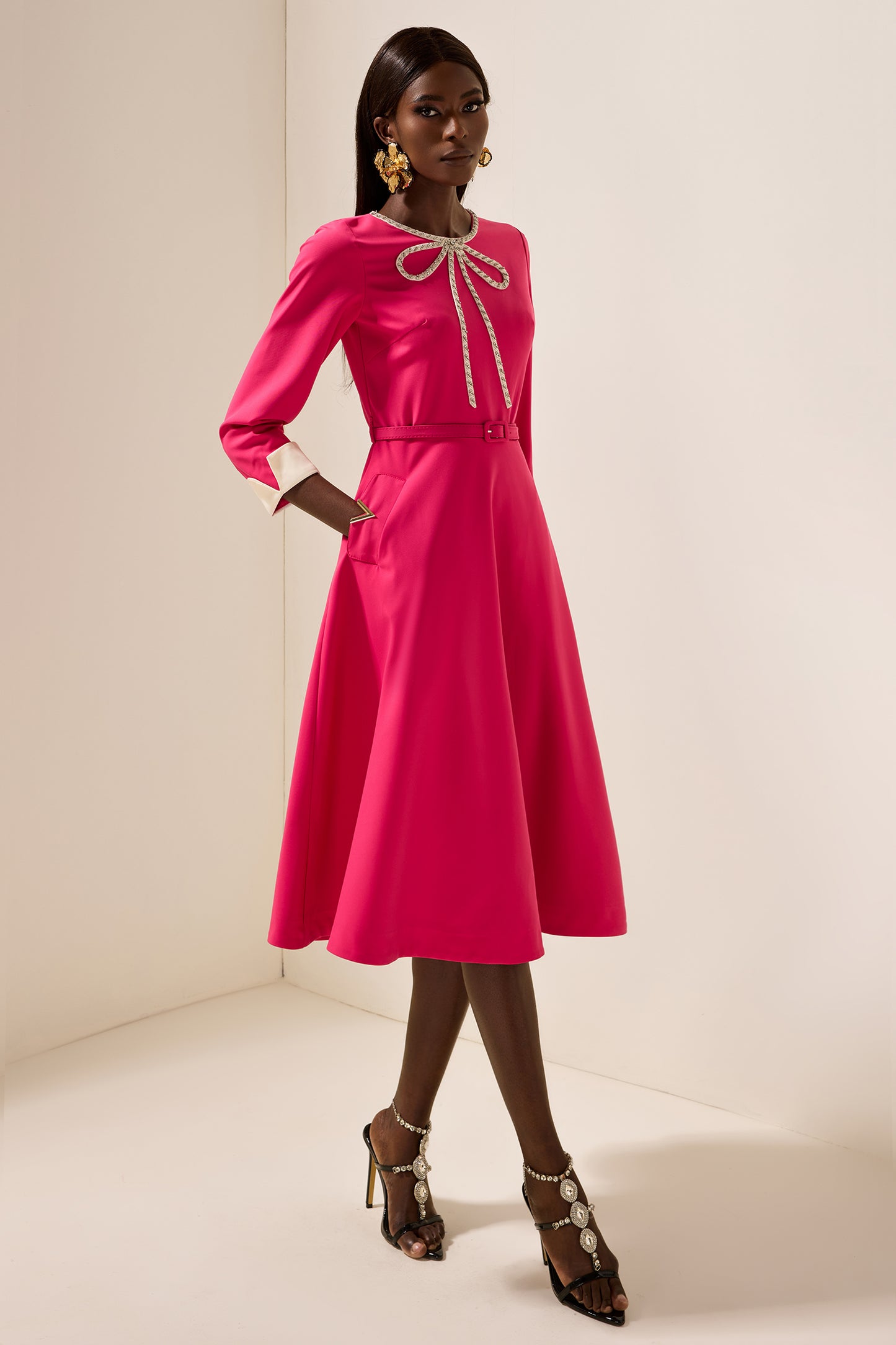 Vestido midi con diamantes de imitación y cinturón 