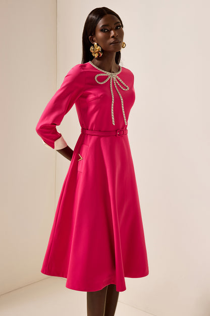 Vestido midi con diamantes de imitación y cinturón 