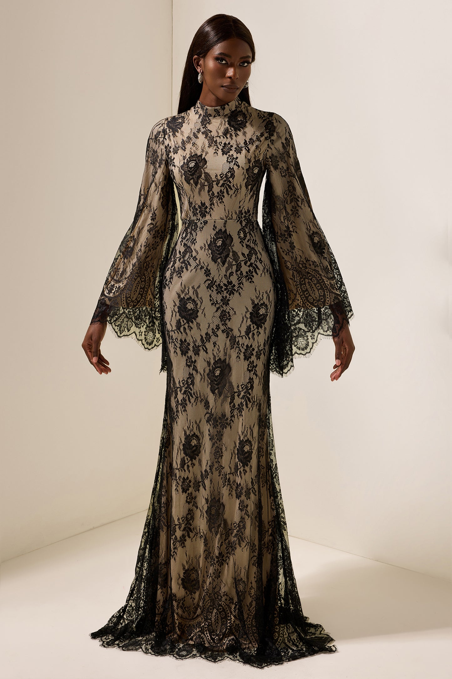 Vestido midi de manga larga con encaje 