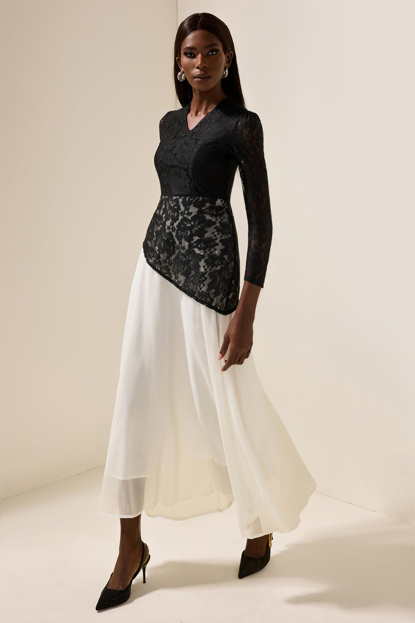 Vestido midi de gasa con escote en V y encaje 