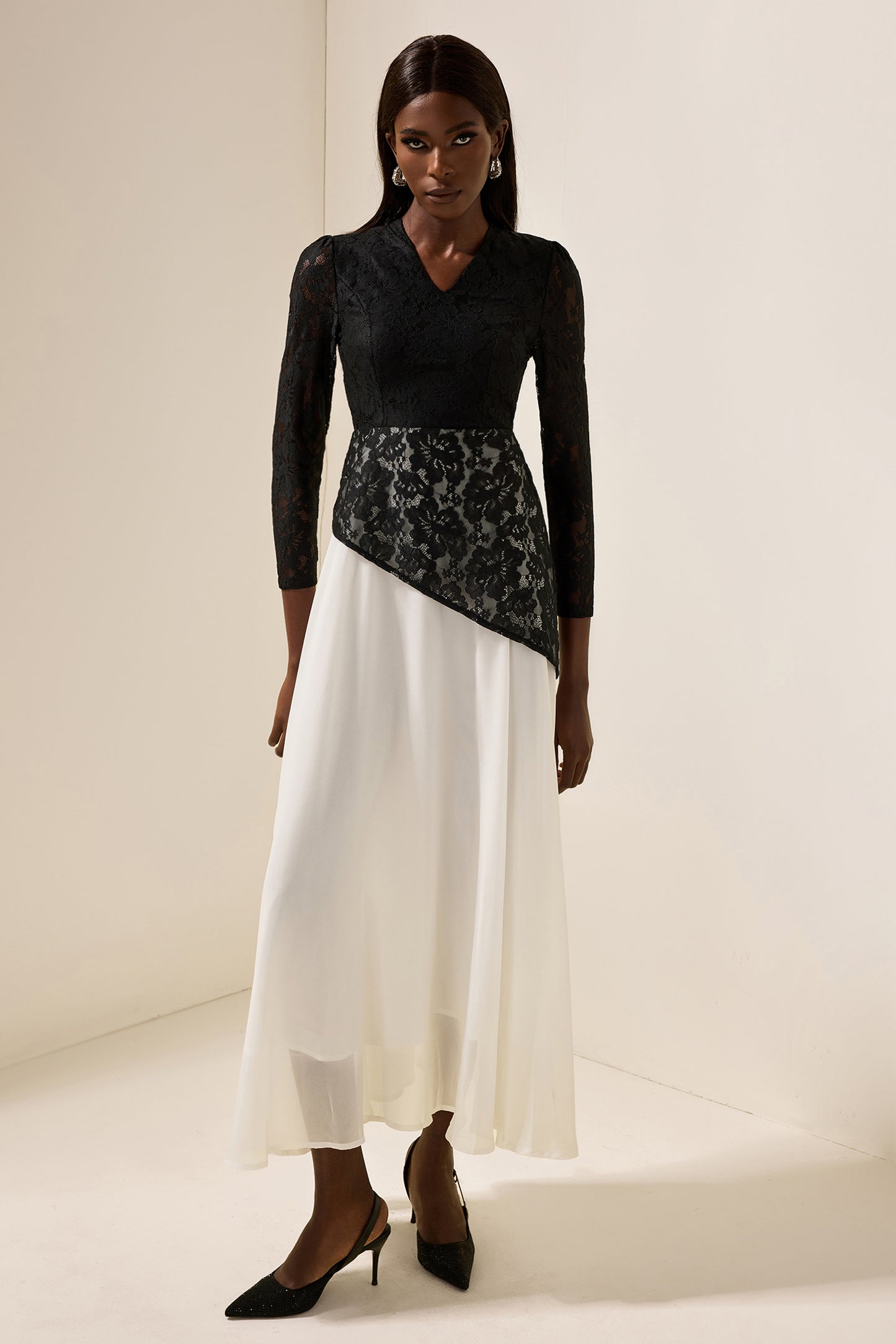 Vestido midi de gasa con escote en V y encaje 