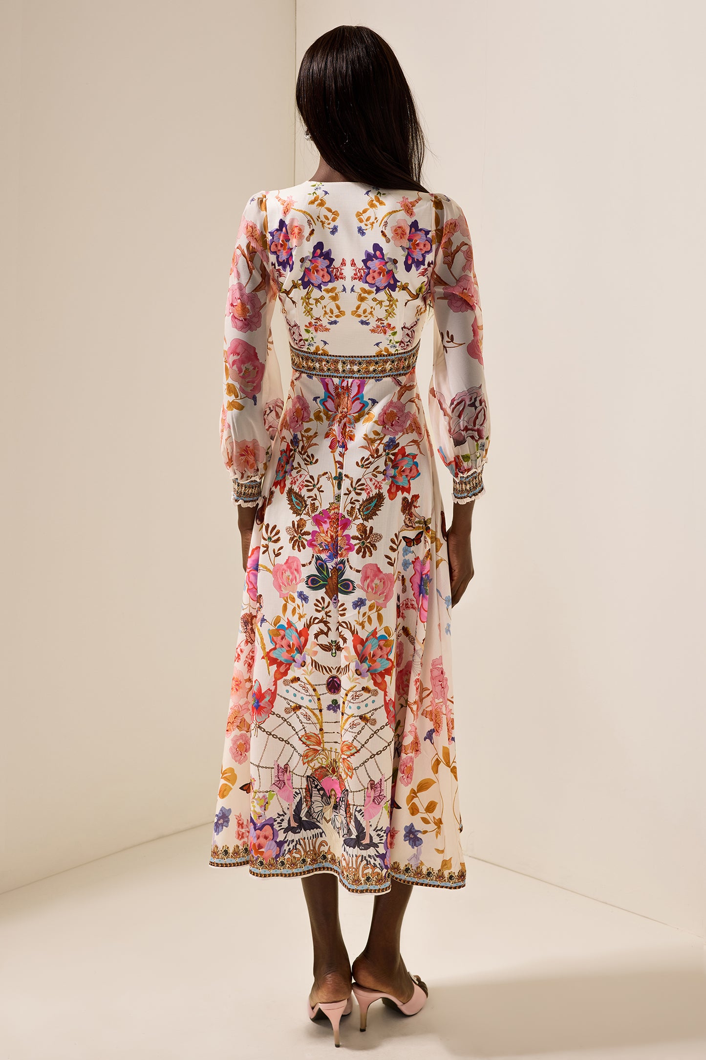 Vestido midi con cuello en V y mangas farol con estampado floral 