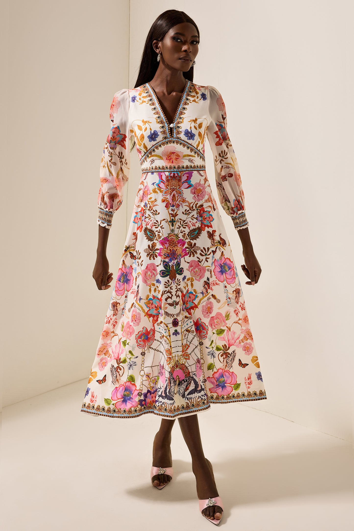 Vestido midi con cuello en V y mangas farol con estampado floral 