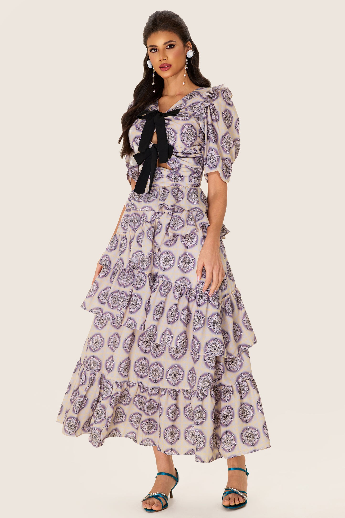 Vestido midi con lazo y mangas abullonadas con volantes 