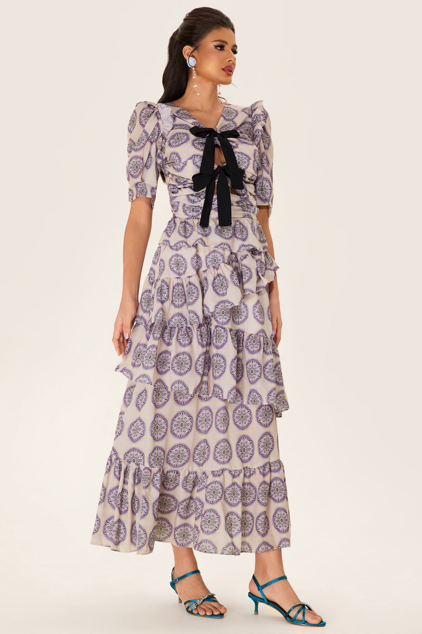 Vestido midi con lazo y mangas abullonadas con volantes 