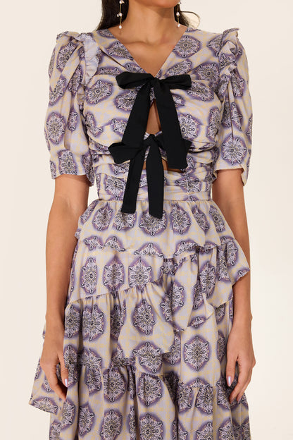 Vestido midi con lazo y mangas abullonadas con volantes 