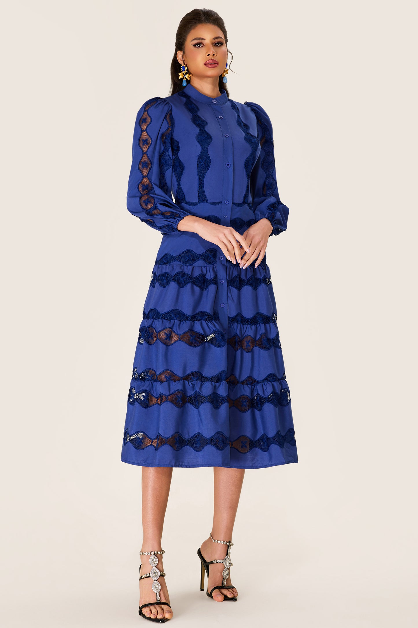 Vestido midi con bajo liso bordado 