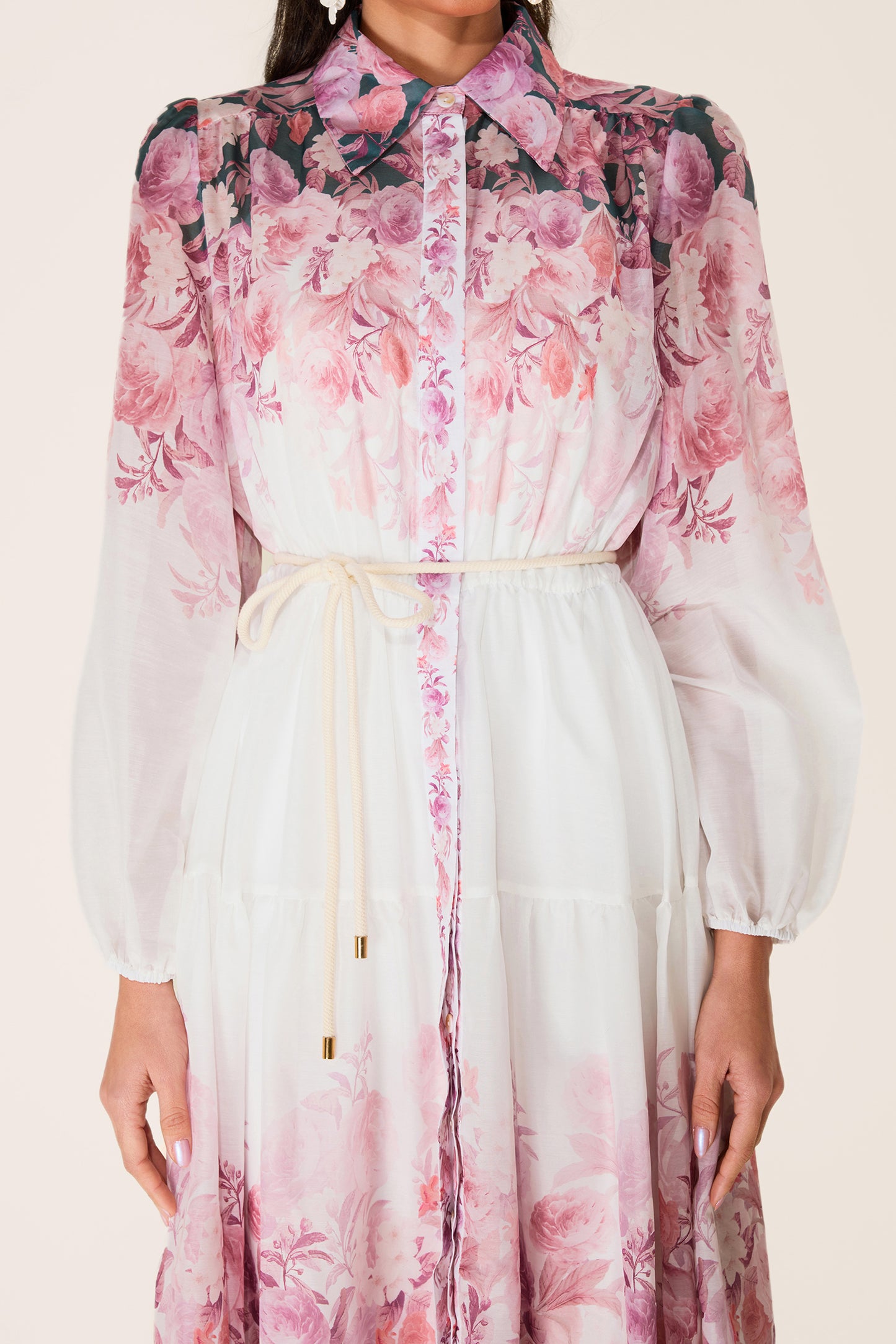 Vestido midi de manga larga con cuello camisero floral 