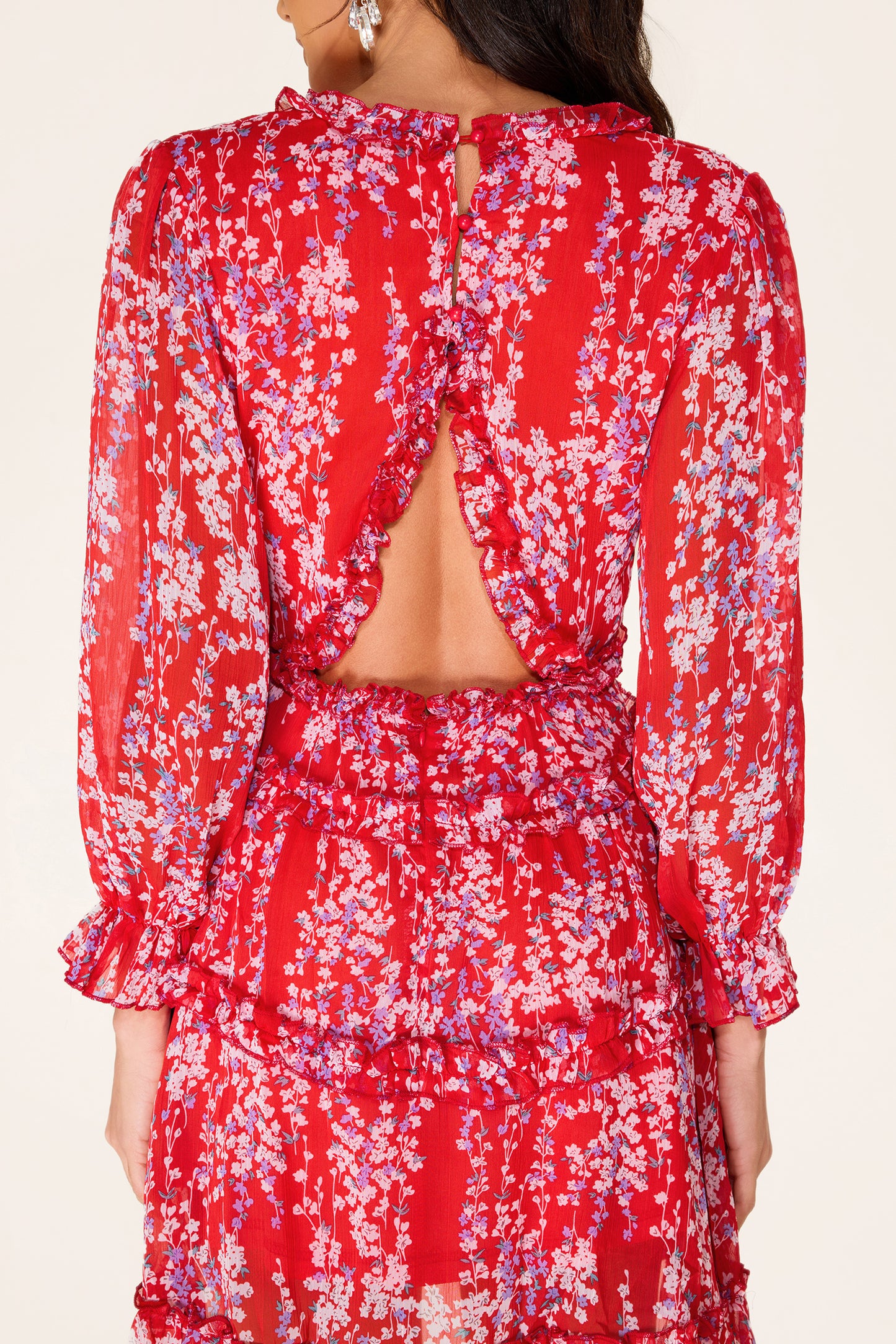 Minivestido con volantes florales y aberturas 