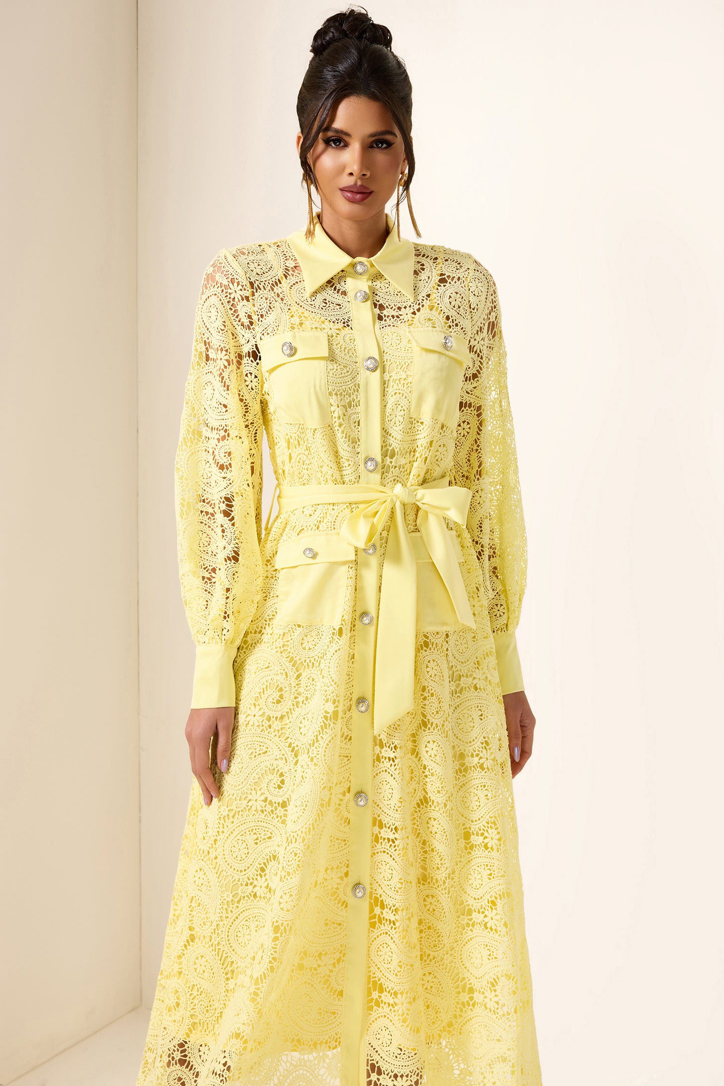 Vestido midi con bolsillo bordado liso 