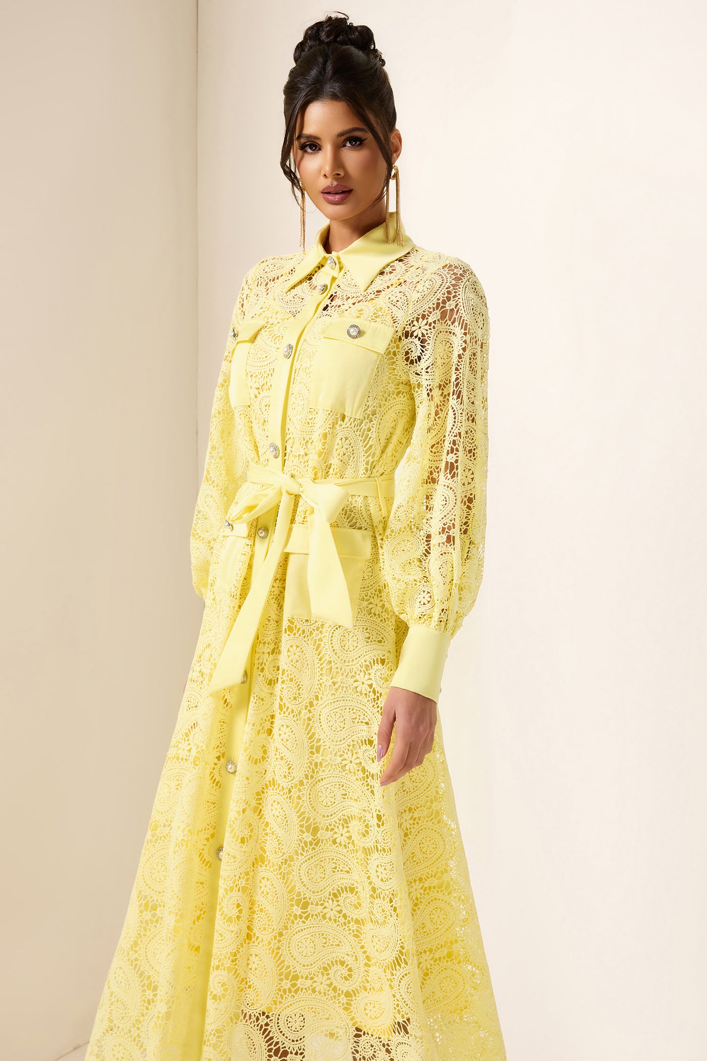 Vestido midi con bolsillo bordado liso 