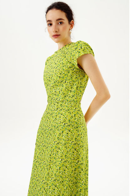 Vestido midi verde con abertura y espalda descubierta 