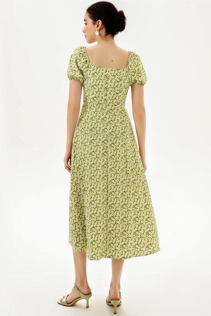 Vestido midi con mangas abullonadas y abertura floral 